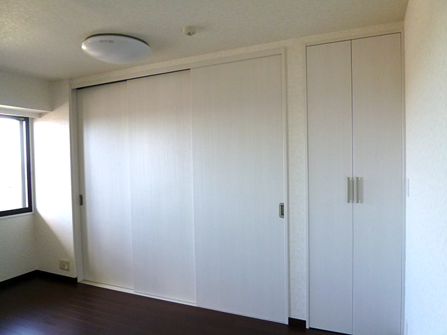 梁があるために家具がピッタリ収まりません。クローゼットでしたらムダ無く収納が仕様できます。
